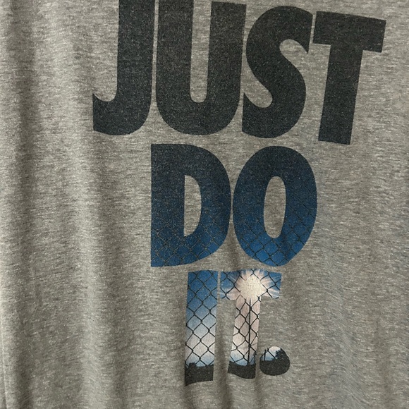 Nike T-shirt Men’s Size Large - Picture 3 of 4